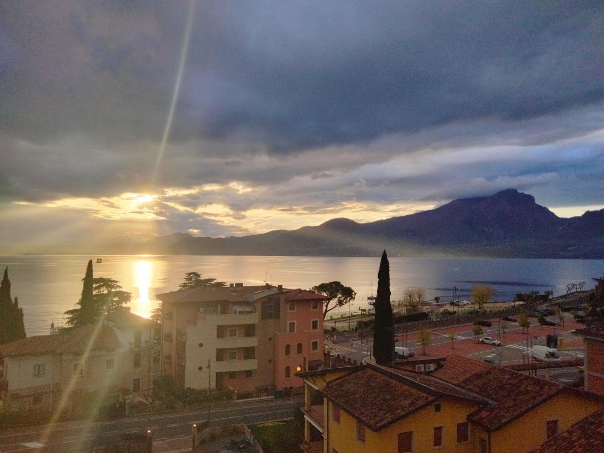 Hotel Ristorante Al Caminetto Worldhotels Crafted Adults Only Торри-дель-Бенако Экстерьер фото
